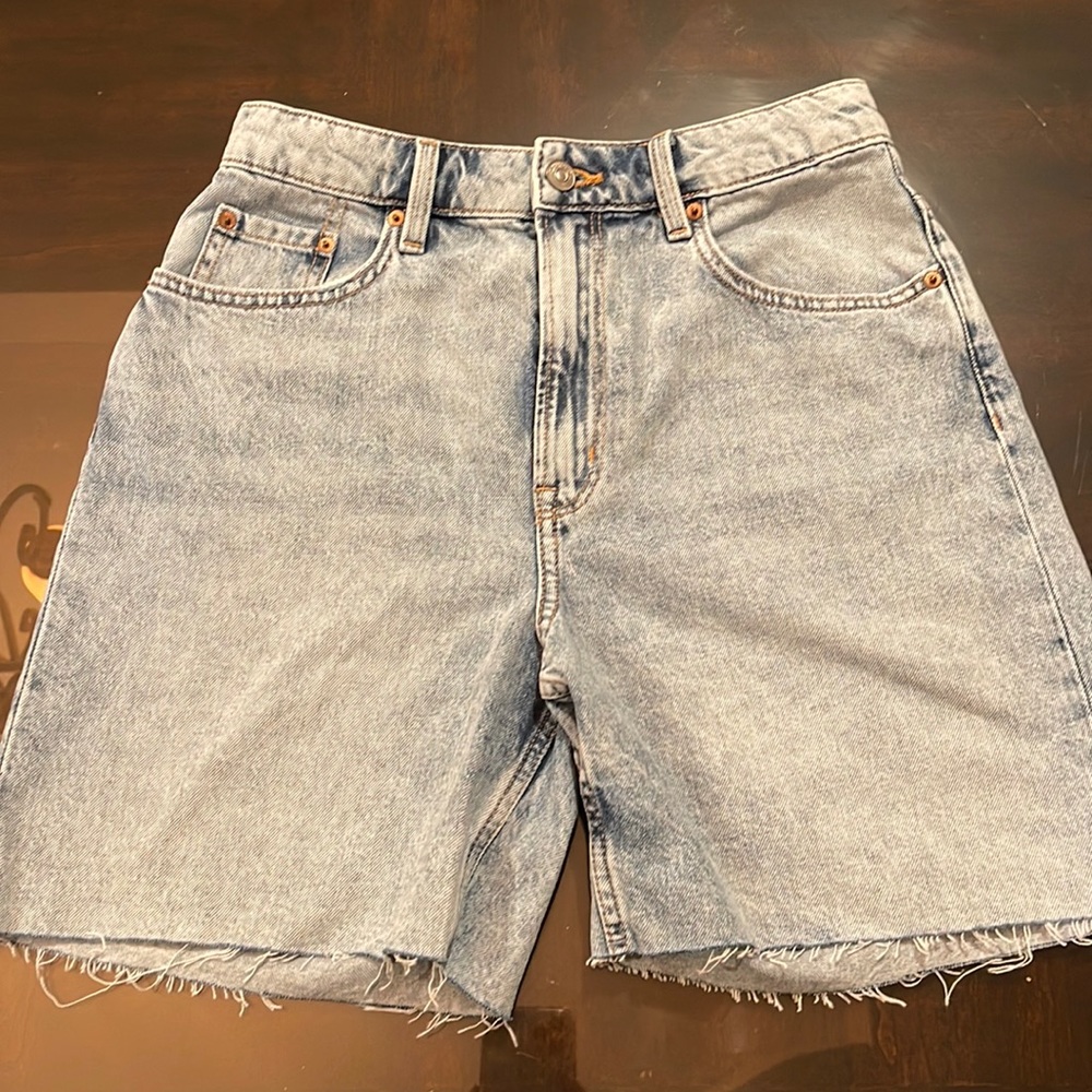 H&M Divided Women’s Jean Shorts Size 6 NWT